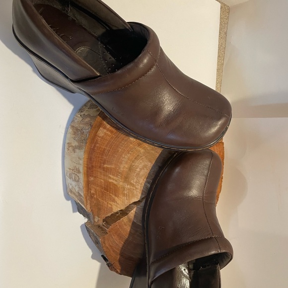 b.o.c. Women's Brown Leather Loafers - Picture 6 of 11